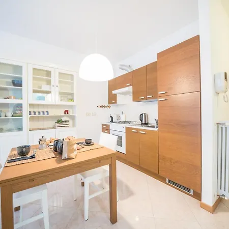 Gardappartamenti Garibaldi Centre Lägenhet