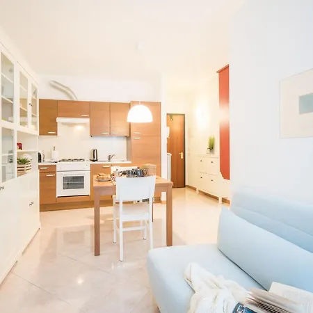 Gardappartamenti Garibaldi Centre Lägenhet Desenzano del Garda