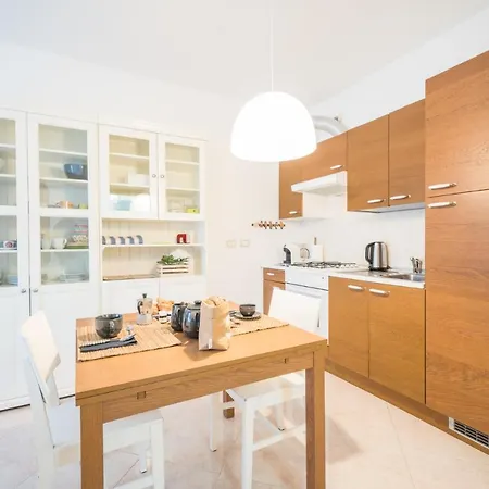 Gardappartamenti Garibaldi Centre Lägenhet Desenzano del Garda